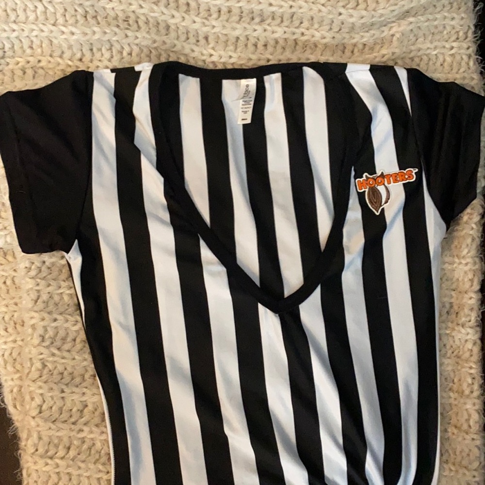 Deep V Hooters Ref Jersey